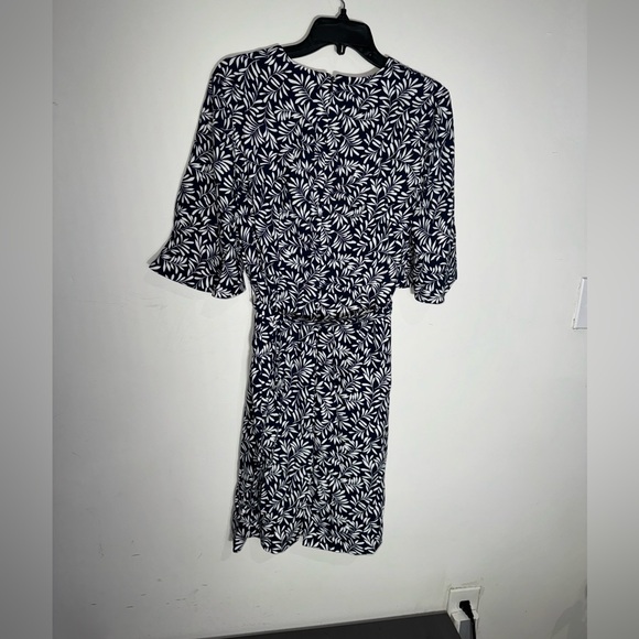 BODEN ‘Ines’ Leaf Print Shift Dress - Picture 5 of 8